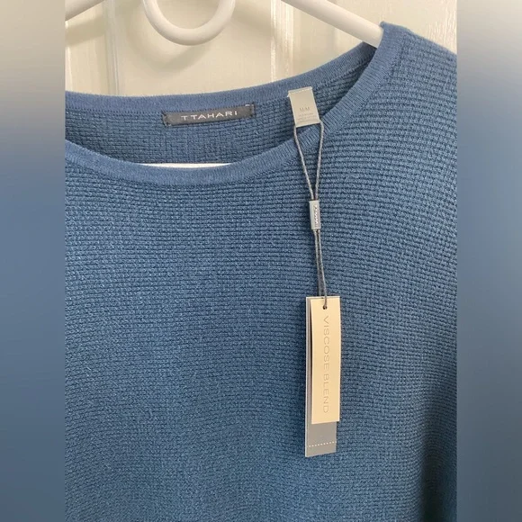 T Tahari sweater - Women’s M - NWT - Picture 3 of 4